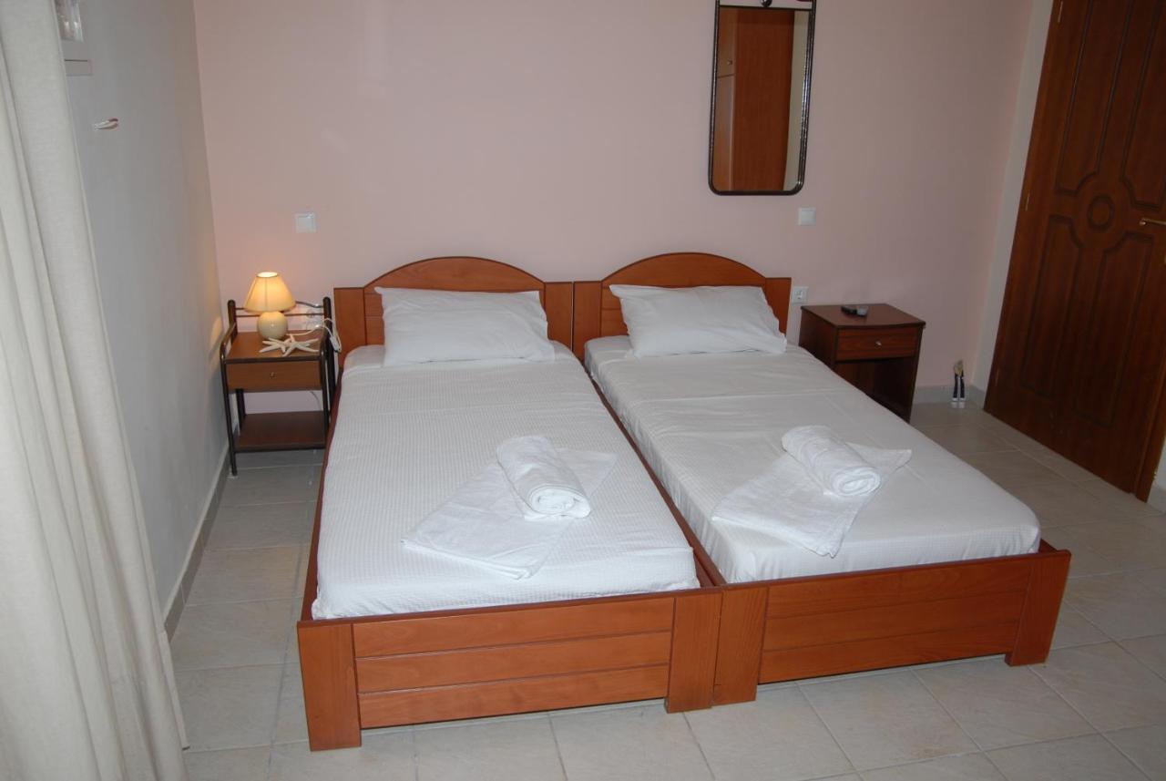 Tsertos Apartments Kamena Vourla Oda fotoğraf